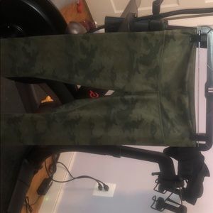 Lululemon camo crop leggings